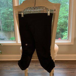 Pre-Owned Size 2 - lululemon Cropped Yoga Pants